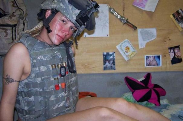 16P Pictures of a sexy badass gun toting blonde girlfriend