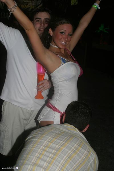 17P Pictures of wild girls showing their hot bodies