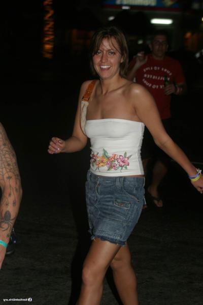 17P Pictures of hot horny girls partying