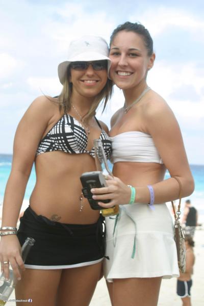 17P Pictures of hot teens flaunting their hotness