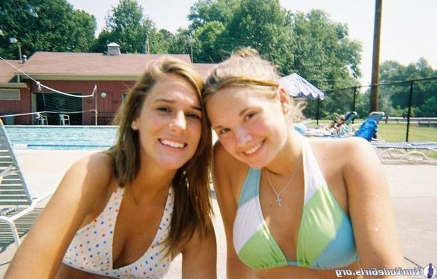 20P Bilder von superheißen Mädchen in Bikinis