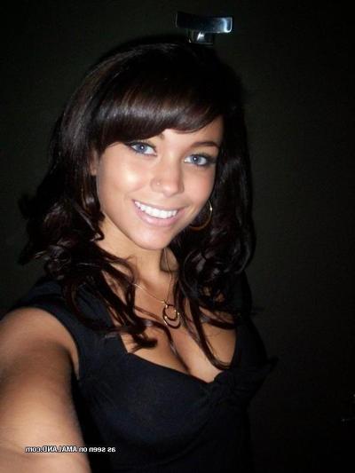 15P Collection of an amateur chick showing off her sexy body