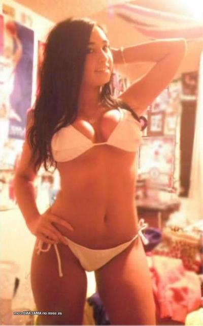 15P Self-shot non-nude pictures of a sexy pretty honey