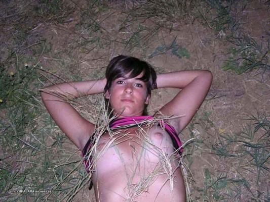 16P Pictures of a hot brunette girl naked for you