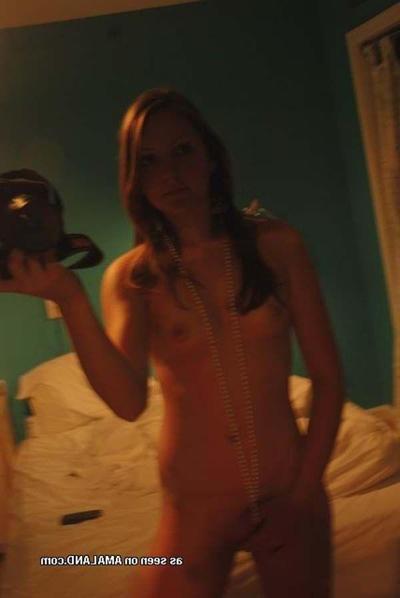 16P Pictures of a hot and horny gf taking pics of herself