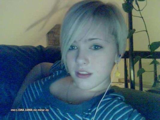 16P Pictures of a blonde girlfriend taking pics of herself