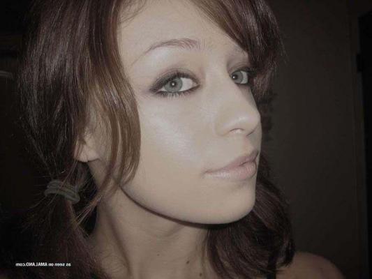 16P Pictures of hot slutty girlfriends with cameras