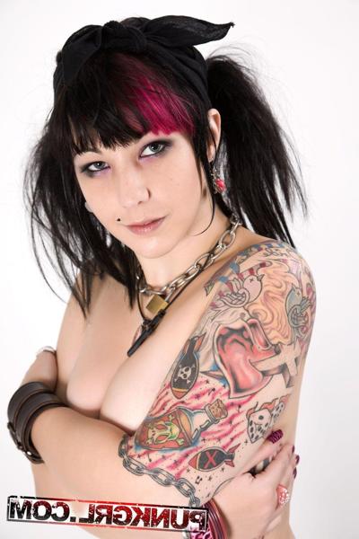 15P Pictures of punk girl Lady Derringer showing her tits and pussy