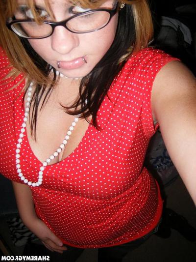 12P Busty alt girlfriend takes selfies as she teases with her big natural tits