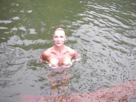 25P Blond Mature Beauty