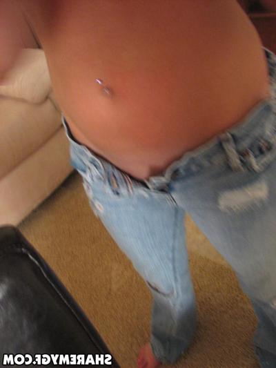 20P Blonde amateur GF exposes her hot body on the kitchen counter