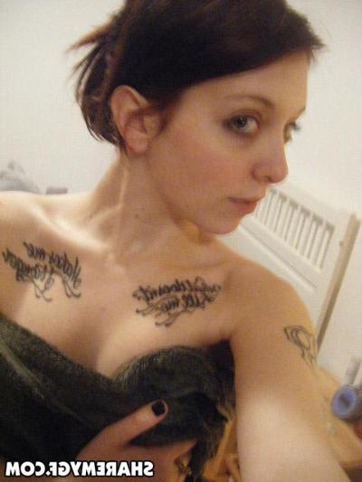 20P Brunette teen hops in the bath and takes pics of hersefl