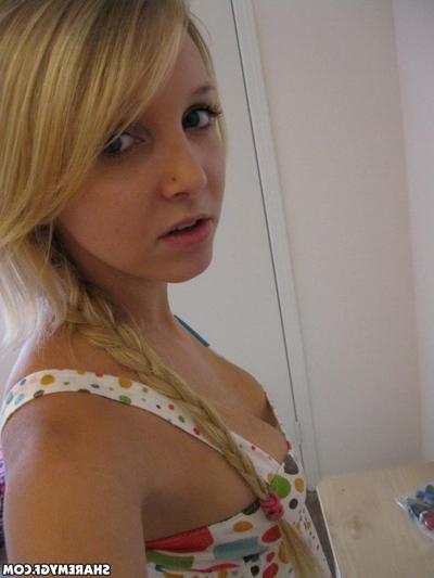 20P Adorable blonde GF shows you her big natural boobs and tight pussy
