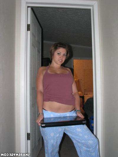 20P Short haired teen girlfriend gets naughty on camera