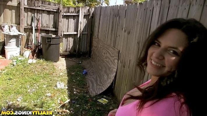 20P Amateur girl Amy Lopez puts out in exchange for a ride