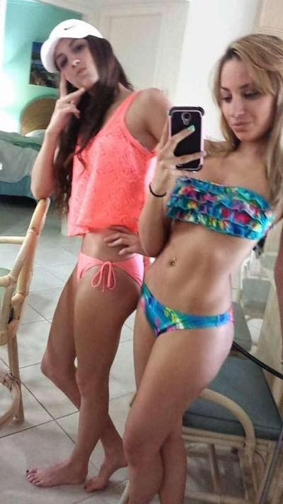 15P Hot college coeds take sexy selfies of their stunning bodies