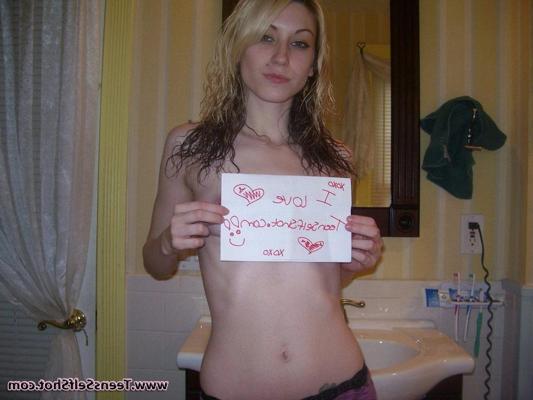 15P Pictures of a hot blonde girlfriend slutting out