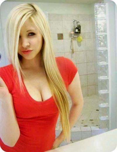 15P Bilder von zufälligen Teenie-Schönheiten, die sich vor der Kamera zur Schau stellen