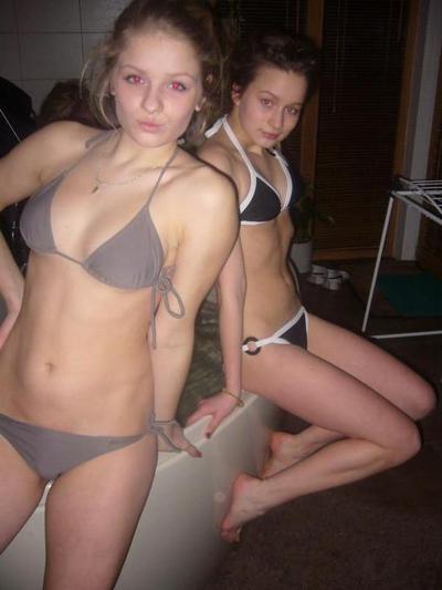 15P Bilder von versauten Teenager-Mädchen, die vor der Kamera schlampen