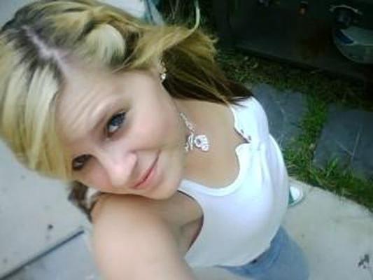 15P Pictures of hot amateur teens taking pics of themselves
