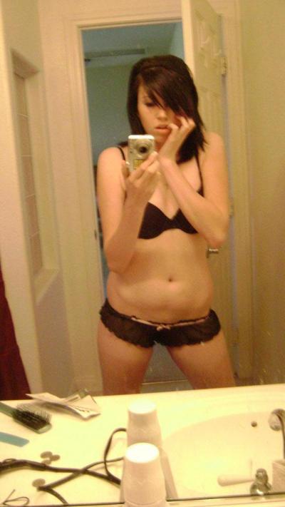 15P Bilder von heißen und frechen Amateur-Freundinnen, die ihre Sexyness zeigen