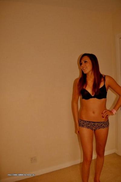 14P Collection de copines amateurs posant pour la cam