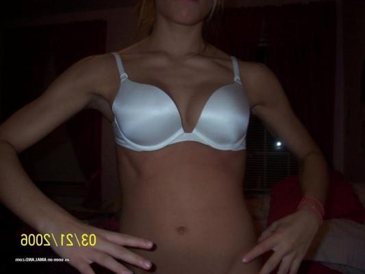 14P Amateur sexy honey displaying her nice breasts