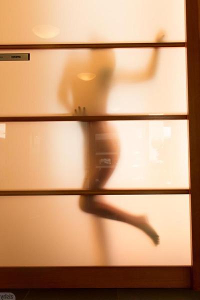 8P Brunette babe Portia Kincaid works on her dance moves for you
