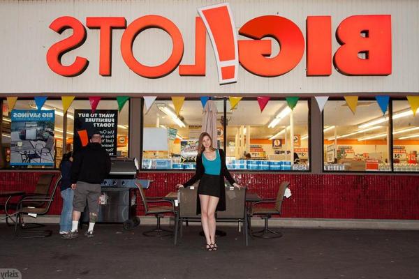 8P Hot coed Lindsay Bare loves being a cock-tease in public