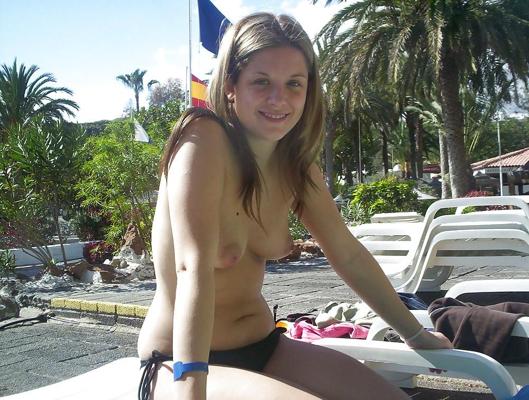 25P GIRL ON THE BEACH