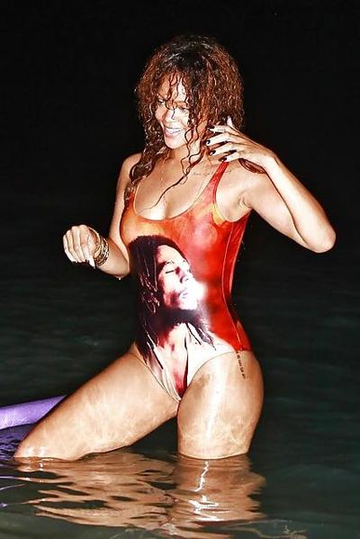 4P Rihanna cameltoe