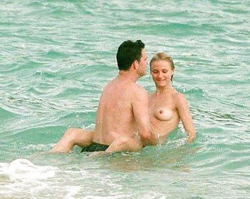 20P Naked beach 150.