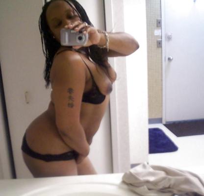 25P BLACK AMATEUR GIRLS - SELF PICS I