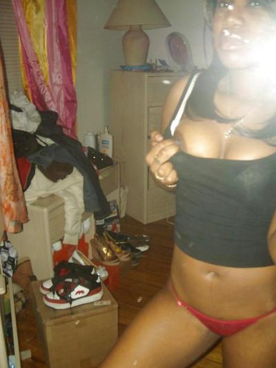 25P BLACK AMATEUR GIRLS - SELF PICS II