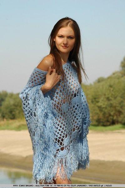 18P Pictures of hot teen Olga L naked outside