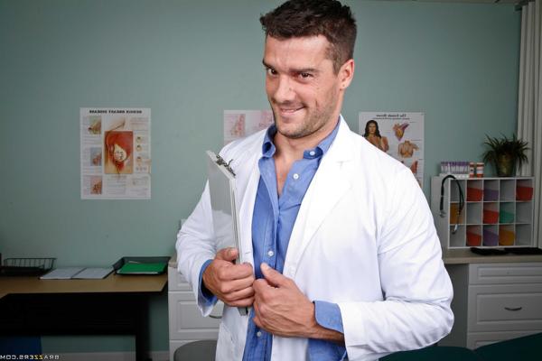 20P Gorgeous blonde coed Samantha Saint gets fucked by her doctor