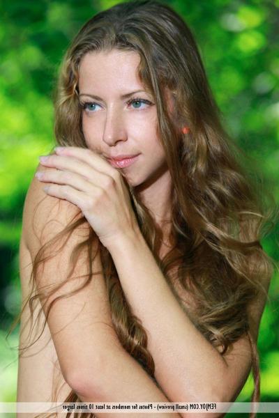 16P Pictures of a brunette girl waiting for your cock