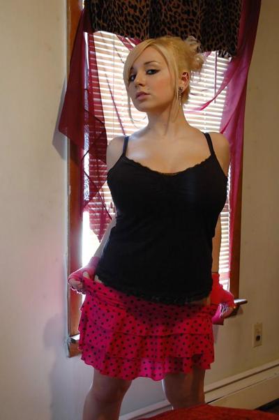 25P BLONDE, HORNY AND BIG BOOBS