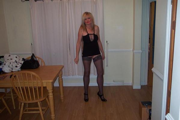 6P UK Amateur Slut Milf Samantha in black Dress