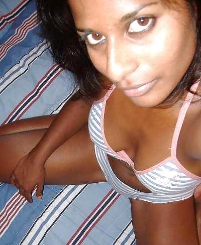 14P インドの女の子のセルフショットとオーディションの写真
