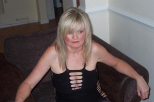 20P Reino Unido Puta Amadora Milf Samantha em vestido preto Parte 2