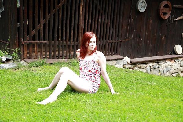 20P REDHEAD TEEN FINGERING