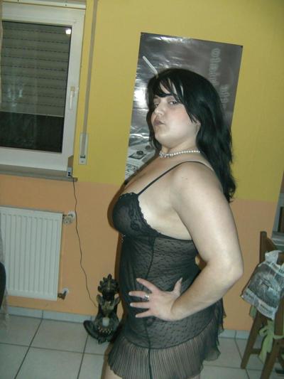 25P CHUBBY POSING IN LINGERIE