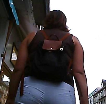 12P Candid ass public one