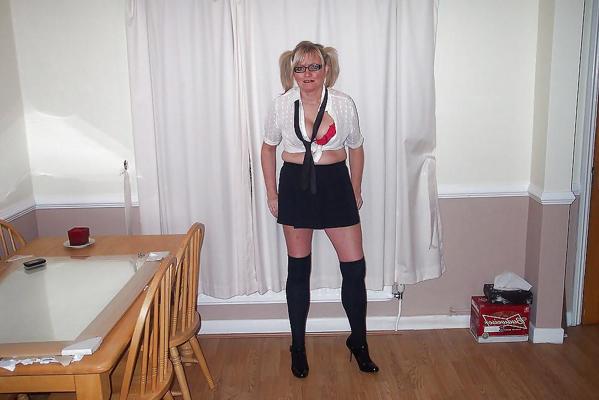 25P UK Amateur Slut Milf Samantha School Girl