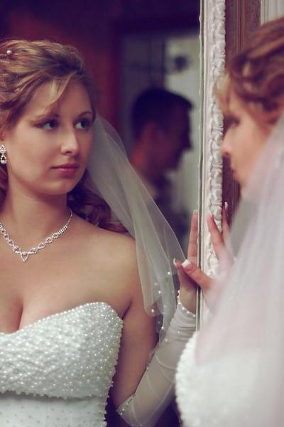 4P Cute busty bride.