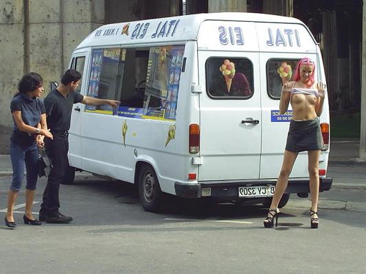 9P Nude girl in public 