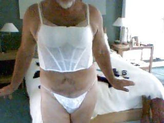 4P Stephanie in bedroom