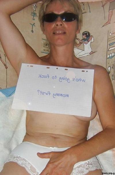 25P Naughty SLUTS with Signs