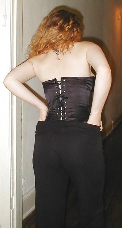 25P Kira Redhead Amateur Is Wear Black Corset